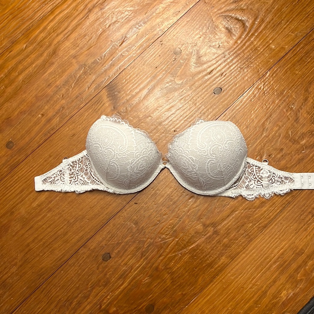 Strapless White Lace Bra - Gilly Hicks - D Cup